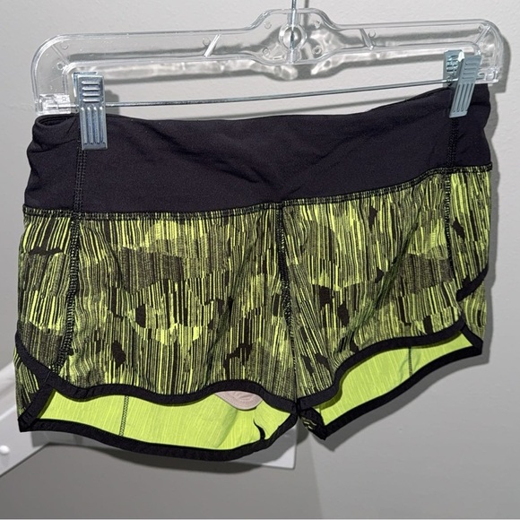 Lululemon Speed Short Down Pour Lime Light / Black size 4 - Picture 7 of 14